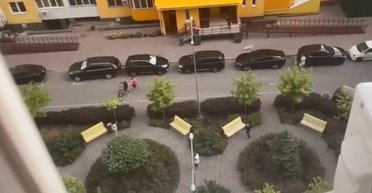 В Киеве неизвестный стрелял возле детской площадки, есть раненый (фото, видео)