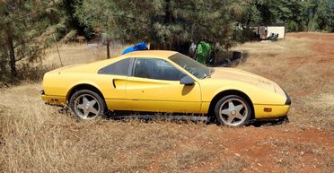Заброшенное сокровище: обнаружен ничейный суперкар Ferrari 80-х (фото)