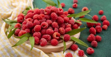 Чудо ягода: 5 невероятных свойств малины для красоты и здоровья