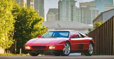 Яркая капсула времени: обнаружен 30-летний суперкар Ferrari с пробегом 570 км (фото)