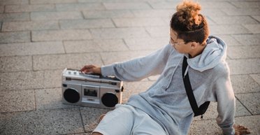 Запрет русских песен на улице: новый омбудсмен хочет ужесточить языковой закон