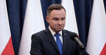 "Дебил. Случай из практики": в Польше изымают из магазинов книгу о Дуде с необычным названием