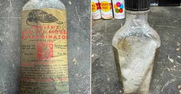 Чоловік купив на розпродажі старовинну пляшку з лякаючим написом: що було всередині (фото)