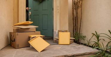Чоловік посварився з донькою через коробки: одна її фраза поставила крапку в суперечці (відео)