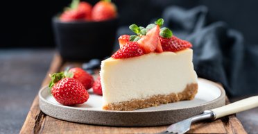 Идеальная сезонная выпечка: рецепт свежего клубничного пирога