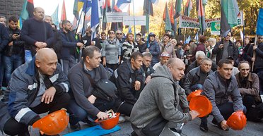 Закрыть, имущество поделить. Что будет с профсоюзами в Украине