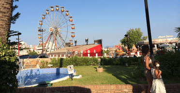 Час завмер: у моторошному покинутому парку розваг продовжує працювати персонал (фото)