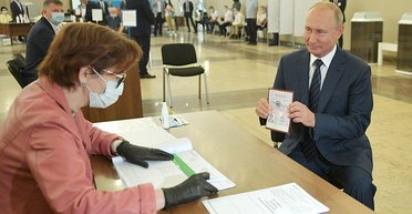 Бог и Путин. Как Кремль переписал российскую конституцию