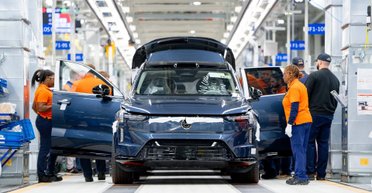 Експерт назвав чотири електромобілі, які перевершують Tesla