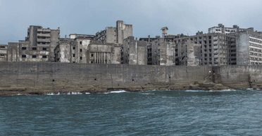 Нагадує фортецю: чому колись квітуче поселення в Японії перетворилося на руїни