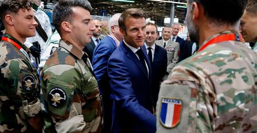 Макрон йде до лідерства: не буде відкидати будь-яку можливість допомогти Україні (відео)