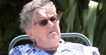 Довели до сліз: пенсіонерку оштрафували в аеропорту Австралії через сендвіч (фото)