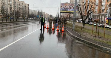 В Киеве на Оболони ищут российские ДРГ: установили мобильные блокпосты (фото)