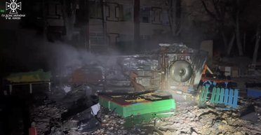 Изуродовали детский сад, разбили авто: появились фото и видео последствий атаки РФ по Киеву