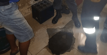 У спальні сім'ї знайшли тунель, що веде до платинової шахти (фото)