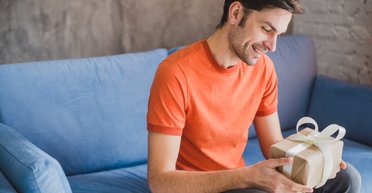 Бабушка поздравила внука с днем рождения и одновременно испортила его праздник (фото)