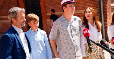 Спадкоємець данського престолу закінчив школу (фото, відео)