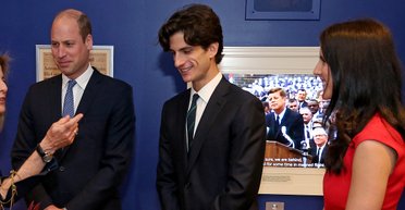 Пытается избежать семейного проклятья и ненавидит рестораны: что известно о внуке Джона Кеннеди