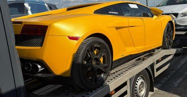 Таможня не дала добро: в Украину не пустили знаменитый суперкар Lamborghini (фото)