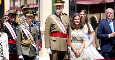 Стала офіцером: королева Летиція відвідала випуск старшої доньки Леонор (фото)