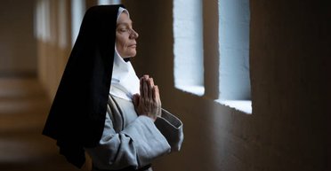 Наркотики, вымогательство, в свободное время — работа арбитром: в Италии арестовали монахиню