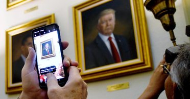 Бизнес под угрозой: автор "искаженного" портрета Трампа, рассказала, что писала его по фотографии