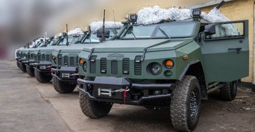 Бійці Нацгвардії отримали евакуаційні авто на базі "Новатор-2": чому це важливо (фото)
