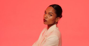 Українка з екзотичною зовнішністю висміяла людей, які запитували її про Африку (відео)