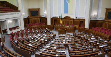 "Следы любви": депутат Верховной Рады покусал жене руку (фото)