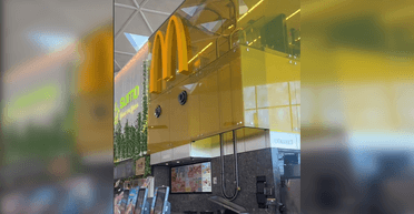 Тіктокерка показала найдивніший McDonald's у світі: чим він її вразив (відео)