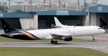 Жах на висоті 4 570 метри: екіпаж літака помітив, що у нього відсутні шибки (фото)