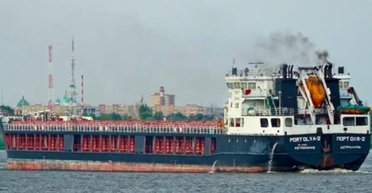 "Порт Оля-4" затоплен наполовину: спутник показал реальное состояние корабля с "Шахедами" (фото)