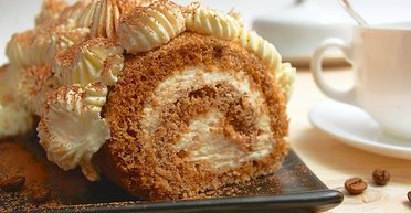 Для святкового настрою: бісквітний рулет тирамісу