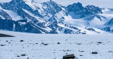 Тисячі метеоритів зникають в Антарктиді і забирають таємниці космосу: у чому причина (фото)