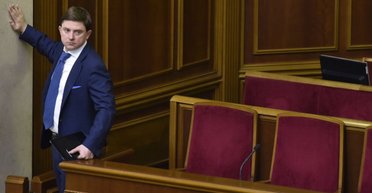 Игра "в долгую". Почему Луценко вносит заведомо проигрышные представления на снятие неприкосновенности