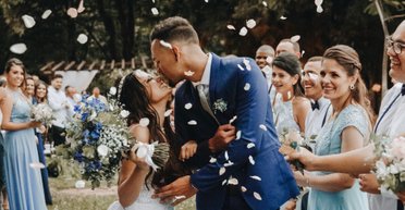 Что включают на свадьбах, кроме марша Мендельсона: песни, которые выбирают молодожены сегодня