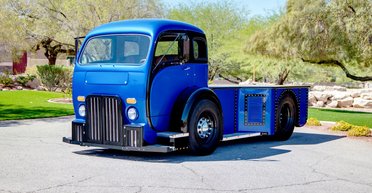 На аукцион выставили необычное 500-сильное авто 50-х от украинского дизайнера (фото)