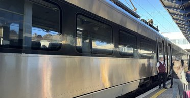 "Людям запрещают выходить": в Днепре из-за атаки БПЛА остановили поезд "Интерсити" (видео)