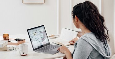 Жінки все частіше опановують "чоловічі" професії: кому платять до 27 тисяч гривень