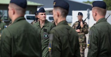 "Были помещены под колпак": пилоты ВСУ закончили обучение на самолетах Alphajet во Франции (фото)