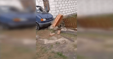 Знесли паркан старости села: на Рівненщині працівники ТЦК напідпитку спричинили ДТП, — ЗМІ (відео)