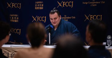 Украинский сумоист отказался от комментариев о войне: стремится к гражданству Японии