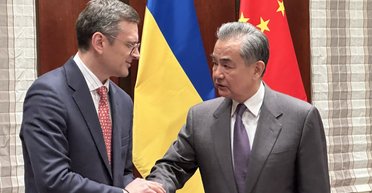 Обсудят завершение войны: Дмитрий Кулеба срочно летит в Пекин, что известно