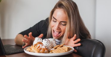 2 лайфхака, которые помогут, если постоянно хочется есть, -- нутрициолог