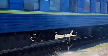 За пів години до відправлення: ЗС РФ атакували дронами пасажирський потяг на Чернігівщині (фото)
