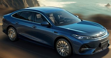 Цена $14 000 и запас хода 2100 км: Geely показала электрифицированный семейный седан (фото)