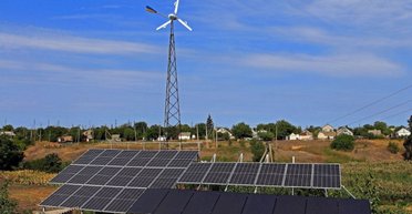 "Безкоштовна" енергія в борг: чи є сенс у кредитах на сонячно-вітрові електростанції