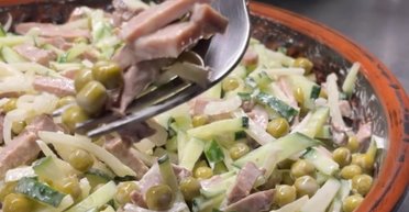 Пальчики оближеш: рецепт салату з язиком, горошком та огірками