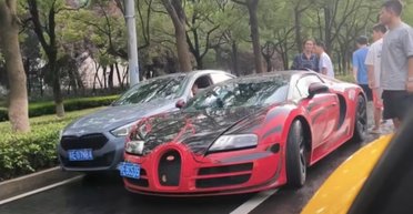 Дорожня лють: водії Bugatti та BMW влаштували агресивну ДТП (відео)