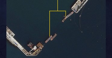 Превентивные меры: россияне пытаются защитить корабли ЧФ с помощью барж, — разведка Британии